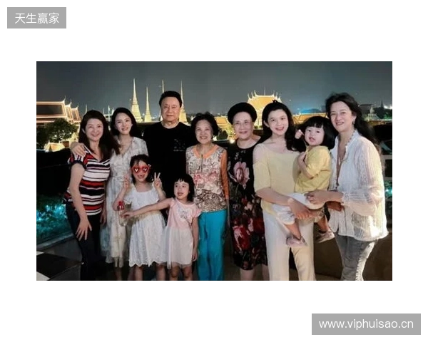 安东内拉晒一家人同美职联奖杯合照：恭喜亲爱的，我们爱你