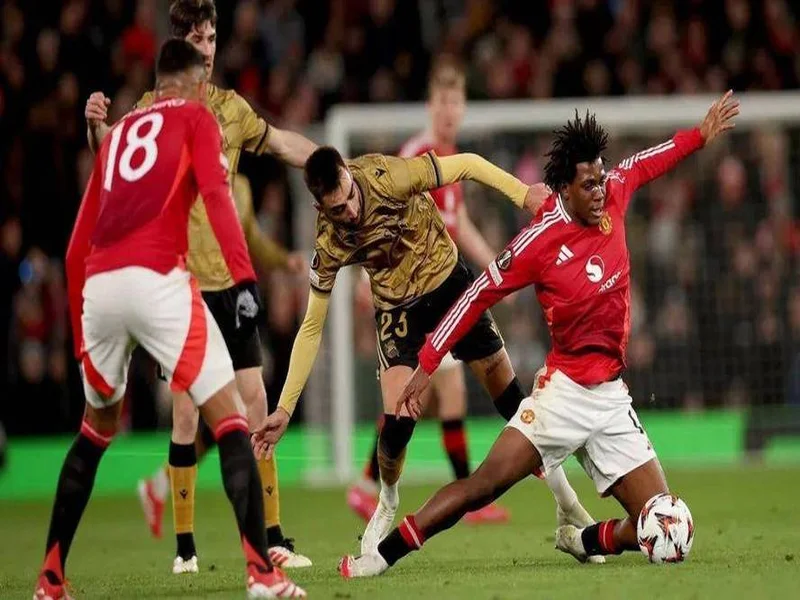 多古:球队本赛季凝聚力更强了,我已经很好地适应了英超联赛