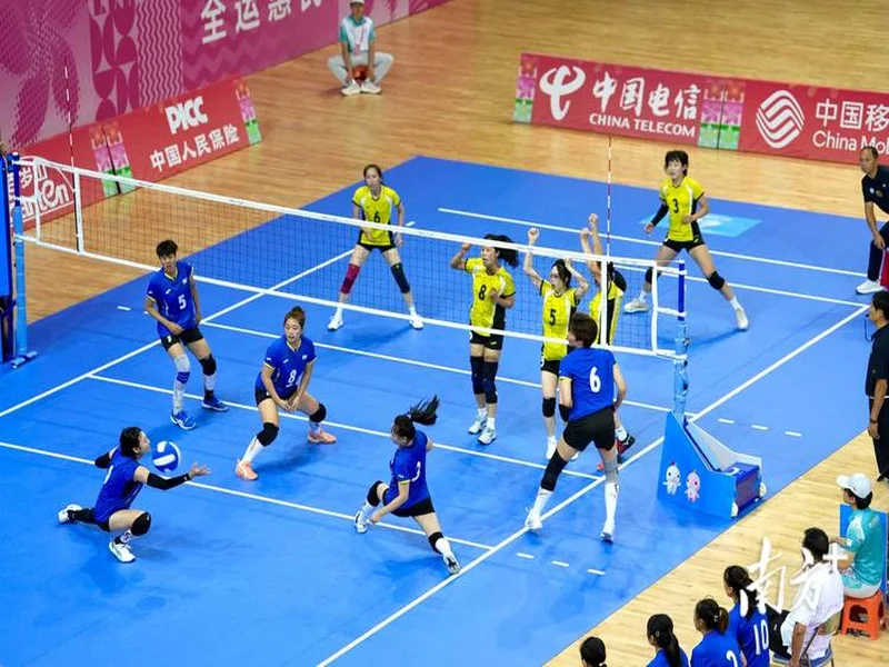 齐尔克泽晒在家看直播照片:我的天哪!!多古太牛了!